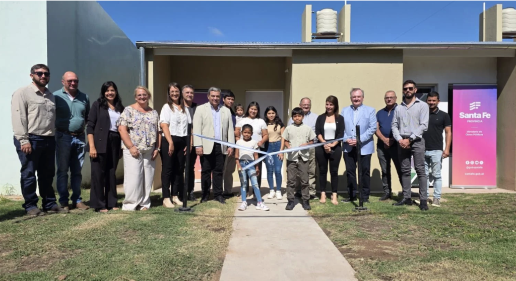 EN ARRUFÓ, EL SENADOR MICHLIG ENCABEZÓ UN ACTO DE ENTREGA DE VIVIENDAS Y DISTINTAS RESPUESTAS GUBERNAMENTALES